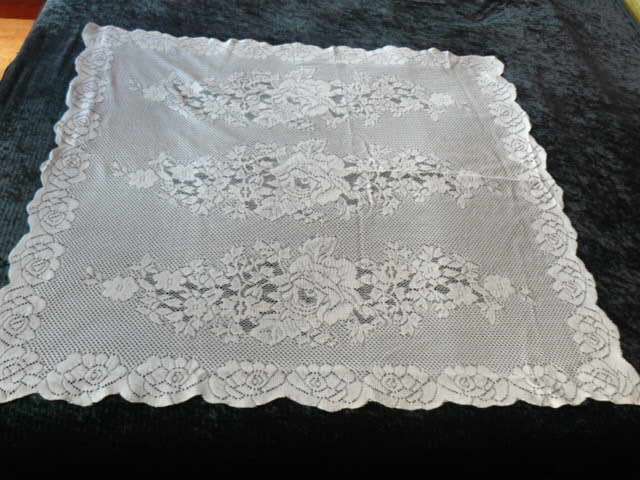 TABLE CLOTH POLYESTER 93 CM X 93 CM