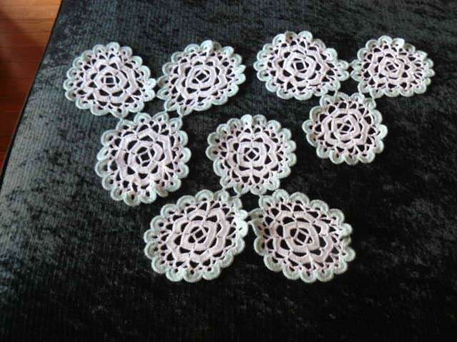 DOILIE SET 5 PIECE HAND CROCHETED GREEN AND WHITE INTERESTING