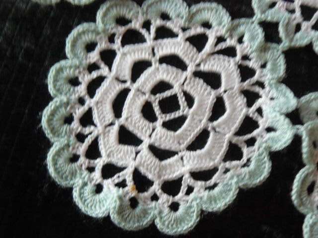 DOILIE SET 5 PIECE HAND CROCHETED GREEN AND WHITE INTERESTING