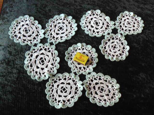 DOILIE SET 5 PIECE HAND CROCHETED GREEN AND WHITE INTERESTING