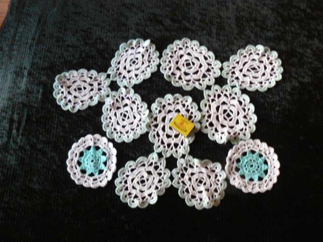DOILIE SET 5 PIECE HAND CROCHETED GREEN AND WHITE INTERESTING