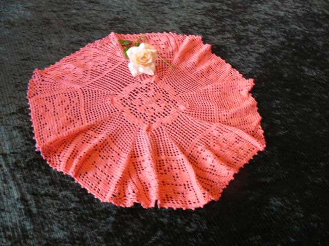 TABLE CLOTH VINTAGE HAND CROCHETED 55 CM