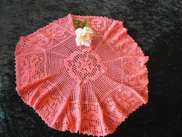 TABLE CLOTH VINTAGE HAND CROCHETED 55 CM