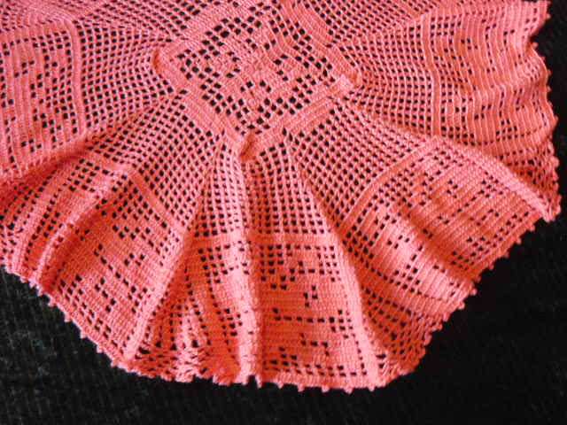 TABLE CLOTH VINTAGE HAND CROCHETED 55 CM