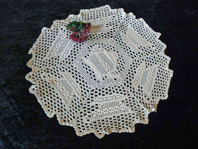 TABLE CLOTH 50 CM DIAMETER HAND CROCHETED COTTON CREAM