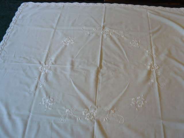 TABLE CLOTH VINTAGE EMBROIDERED WITH HAND CROCHETER BORDER LOVEY