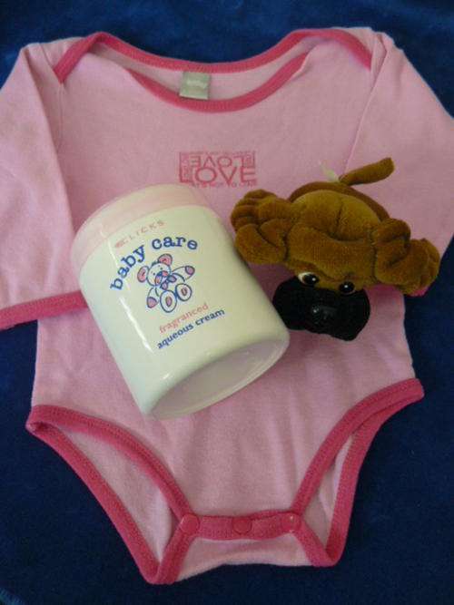 BABY GROW BIG TUB OF CREAM AND CUTE LITTLE TOY