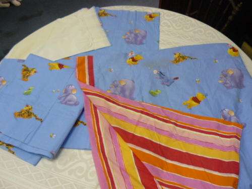 WOW!!!!! 2XCURTAINS BLOCK OUT, DUVET COVER AND PILLOW CASE. BARGAIN !!!!!