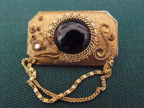 PRETTY OLD BROACH WITH LOVELY BLACK STONE!!!@@@!!!