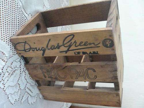 COLLECTABLE DOUGLAS GREEN WINE BOX WOODEN FOR 6 BOTTLES