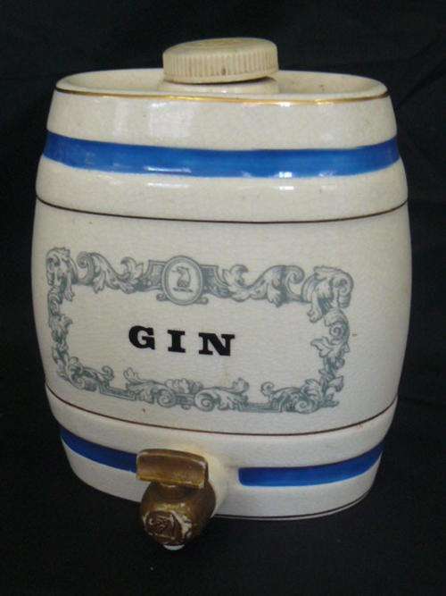 WADE GIN BOTTLE ROYAL VICTORIA ENGLAND