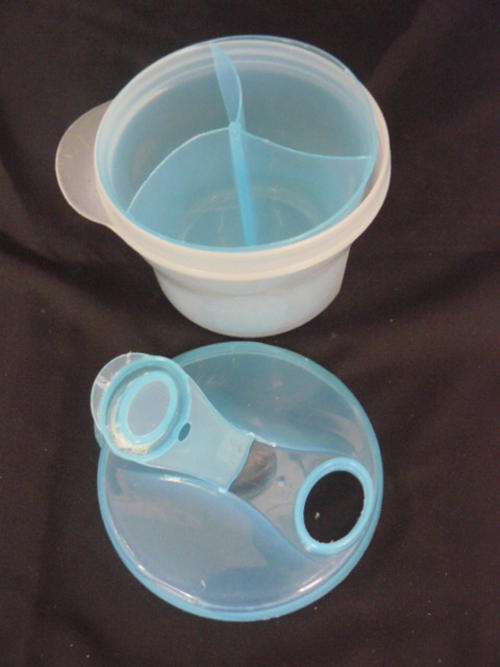 AVENT MILK POWDER OR PORRIDGE MEASSURER FOR ON THE GO+++++FREEEE GIFT!!!!!