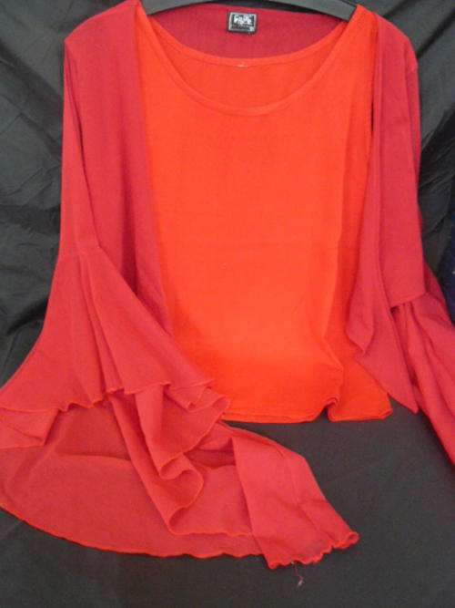 VEST AND BELL SLEEVED TOP MED