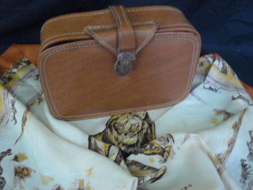 VINTAGE VANITY CASE AND FREE SCARF