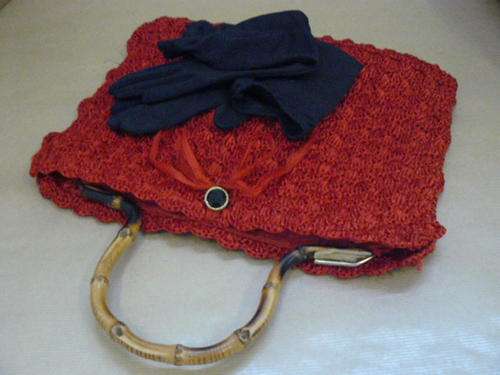 VINTAGE HAND BAG AND MED BLACK GLOVES