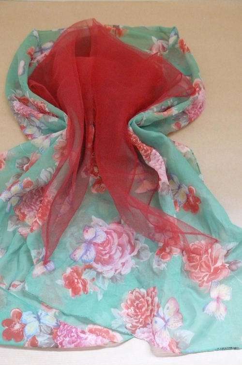 2 VINTAGE LADIES SCARVES SO FINE