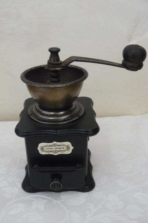 COLLECTABLE COFFEE GRINDER WOODEN AND METAL STUNNING @@@@@!!!!!@@@@@