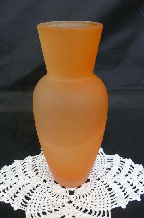 FROSTED GLASS VASE BLOOMSBURY HAND MADE14.5 CM LONG