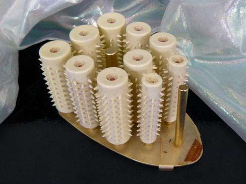 VINTAGE HAIR CURRLERS