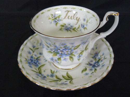 ROYAL ALBERY DUO 1970 FLOWER OF THE MONTH JULY MINT CONDITION VERY PRETTY !!!!!!!