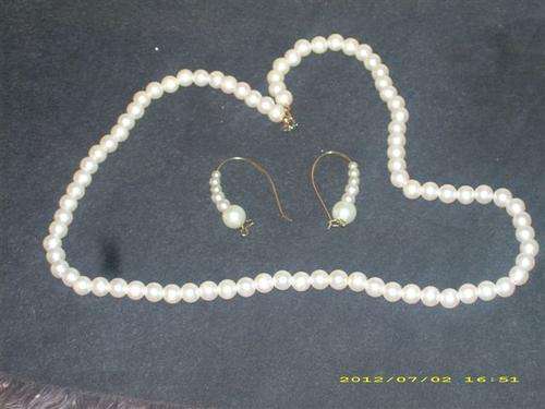 Pearl Necklace & Earring Set