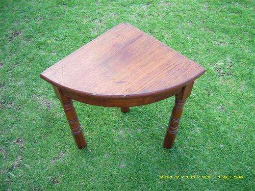Corner wooden table