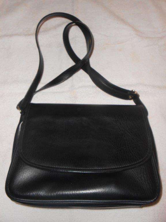 BEAUTIFUL BLACK HANDBAG