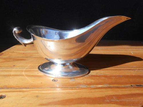 STUNNING SILVER GRAVY BOAT