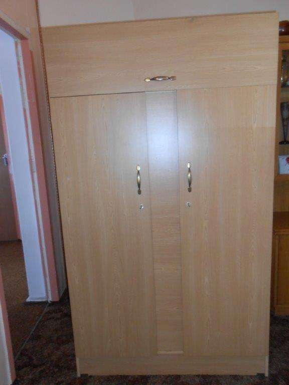 OAK FINISH WARDROBE