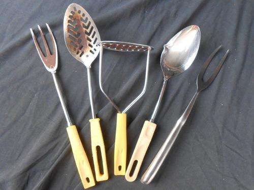 MIXED LOT OF OLD KITCHEN UTENSILS