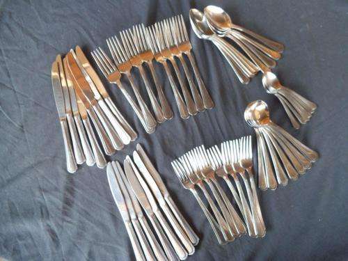 TABLE KRAFT B ONEIDA 18/8 CUTLERY SET