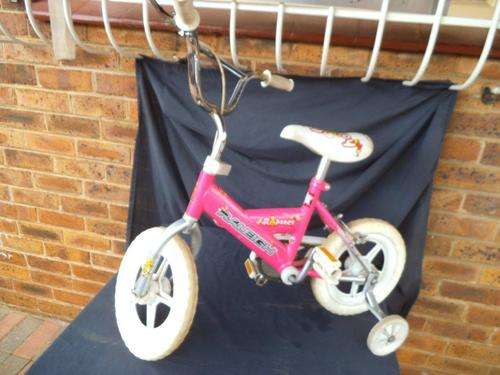 RALEIGH GIRLS BICYCLE WITH TRAINING WHEELS