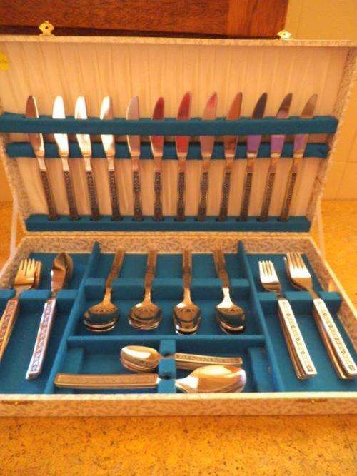 ALFA STAINLESS STEEL 18-8 57 PIECE CUTLERY SET IN BEAUTIFUL VINTAGE CASE