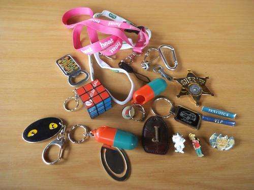 U2, CATS AND OTHER KEYRINGS, LANYARDS & PINS