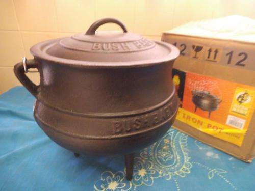 BUSH BABY CAST IRON 3 LEG POT - NO. 3 (8 LITRE)