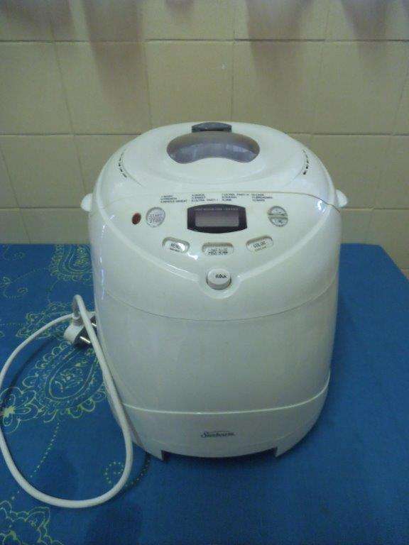 SUNBEAM DELUXE BREAD MAKER