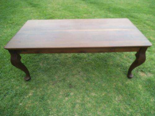 QUEEN ANNE CABRIOLE COFFEE TABLE
