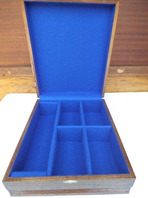 VINTAGE WOODEN BOX