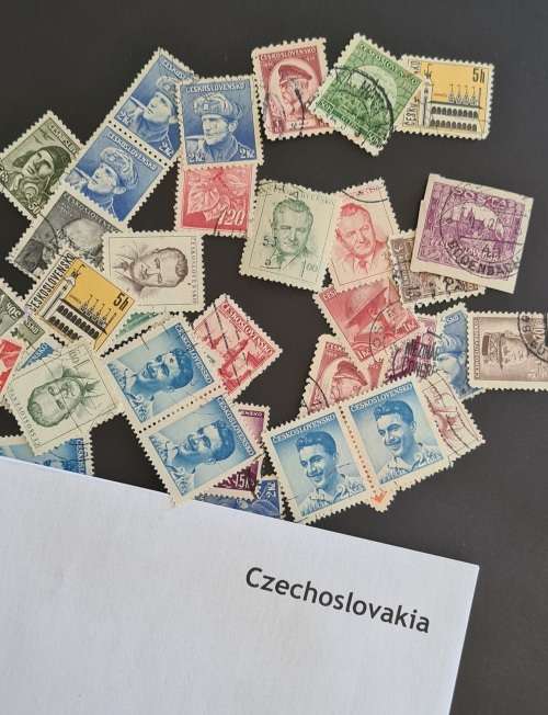 Czechoslovakia - Small collection on 9 pages + singles