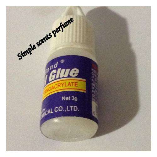 NAIL GLUE