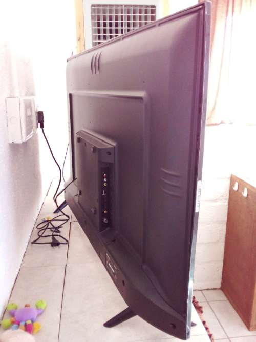 Damaged 49` Led tv for Sale