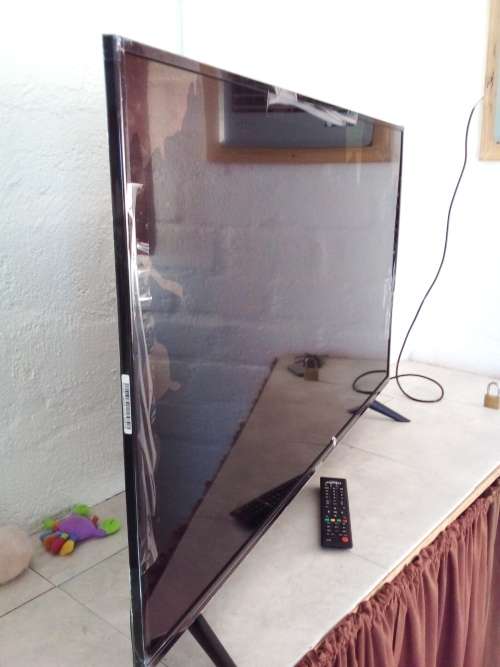 Damaged 49` Hisense LED tv Please Read!!