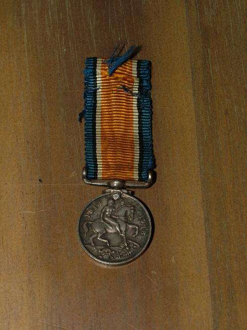 *** WW1 MINITURE MEDAL *** START AT CRAZY R1