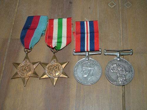***  WW2 MEDAL GROUP TO A SOUTH AFRICAN   *** BIDDING STARTS @ R1