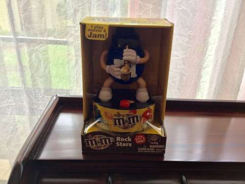 M&M