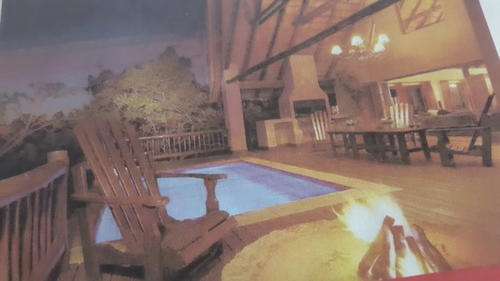 Luxurious private game lodge based in Mabalingwe (2 night weekend, 3 day stay)