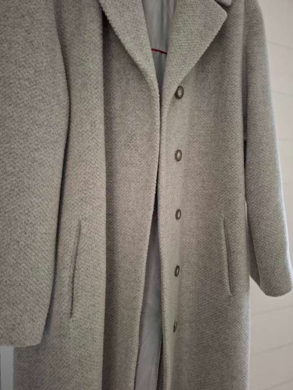 Elegant Ladies Winter Coat L - Mint Condition, Light Grey, Warm, Long, Stunning & Mostly Fleece Wool