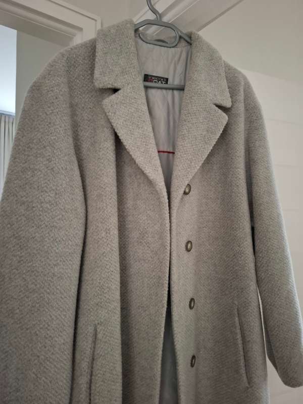 Elegant Ladies Winter Coat L - Mint Condition, Light Grey, Warm, Long, Stunning & Mostly Fleece Wool