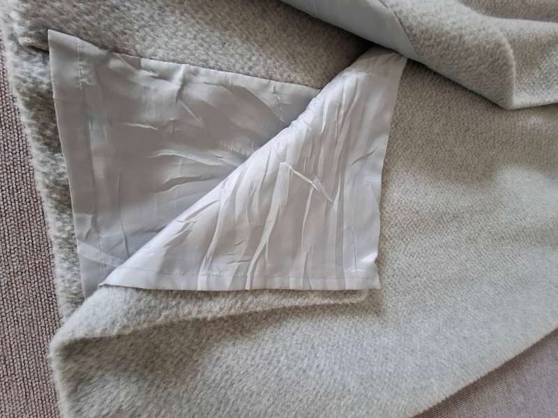 Elegant Ladies Winter Coat L - Mint Condition, Light Grey, Warm, Long, Stunning & Mostly Fleece Wool