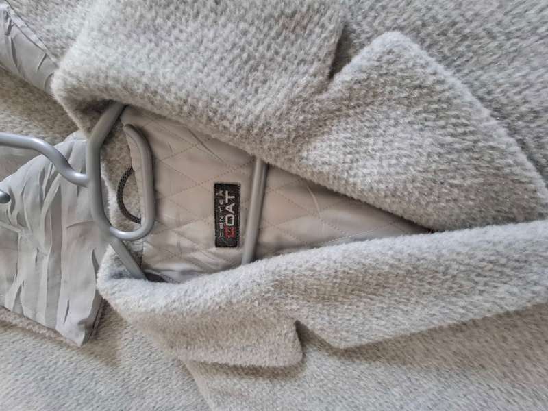 Elegant Ladies Winter Coat L - Mint Condition, Light Grey, Warm, Long, Stunning & Mostly Fleece Wool